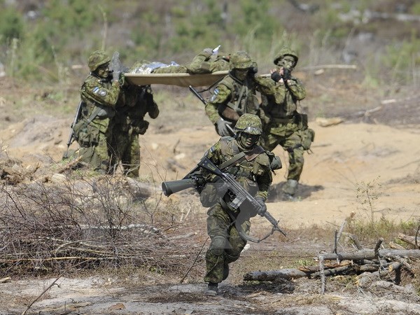 НАТО готова вести контакты с РФ по военным темам